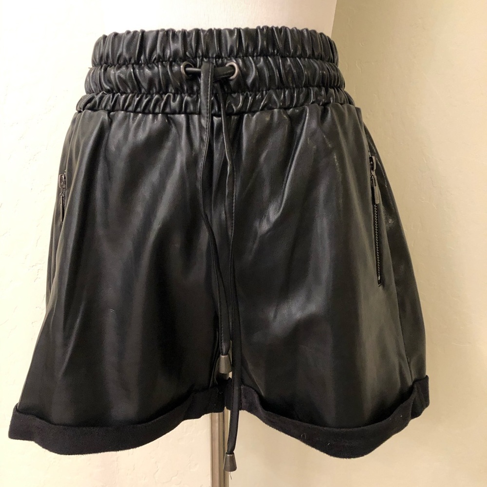 Shorts - Picture 2 of 11